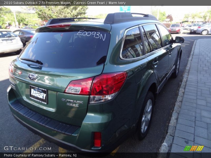 Cypress Green Pearl / Warm Ivory 2010 Subaru Outback 2.5i Premium Wagon