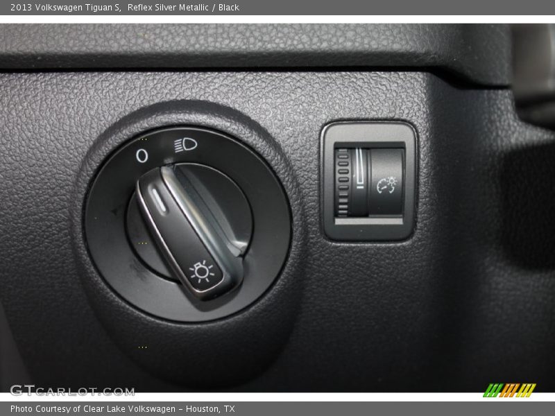 Reflex Silver Metallic / Black 2013 Volkswagen Tiguan S