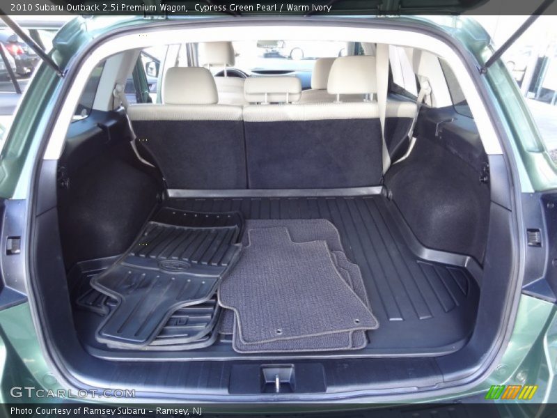 Cypress Green Pearl / Warm Ivory 2010 Subaru Outback 2.5i Premium Wagon