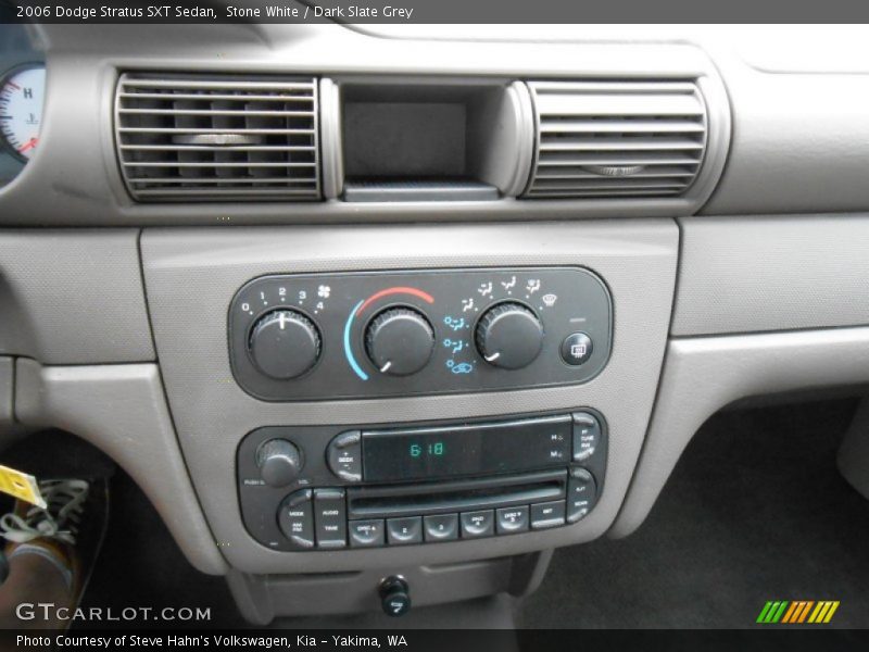 Controls of 2006 Stratus SXT Sedan