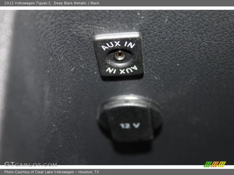Deep Black Metallic / Black 2013 Volkswagen Tiguan S