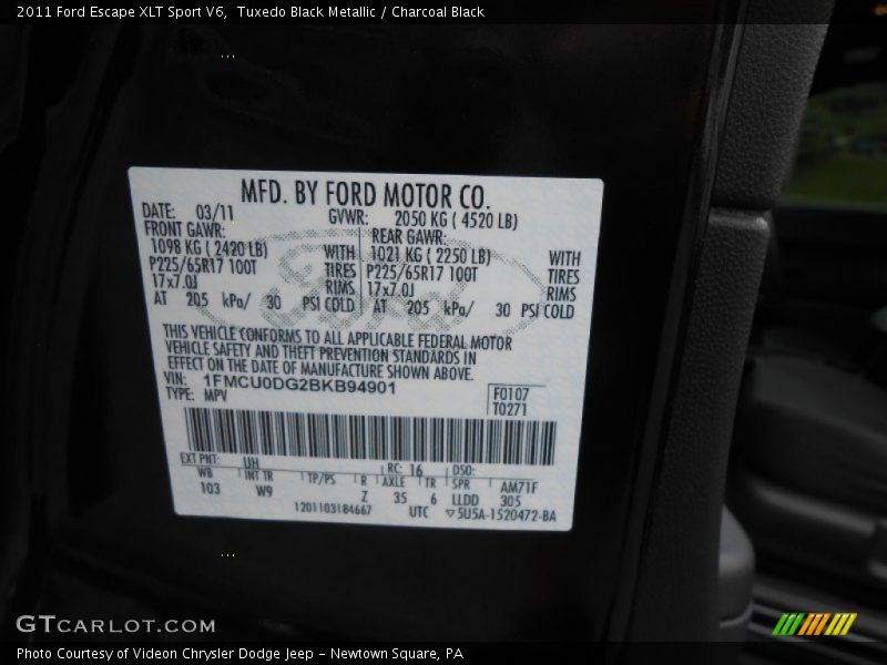 Tuxedo Black Metallic / Charcoal Black 2011 Ford Escape XLT Sport V6