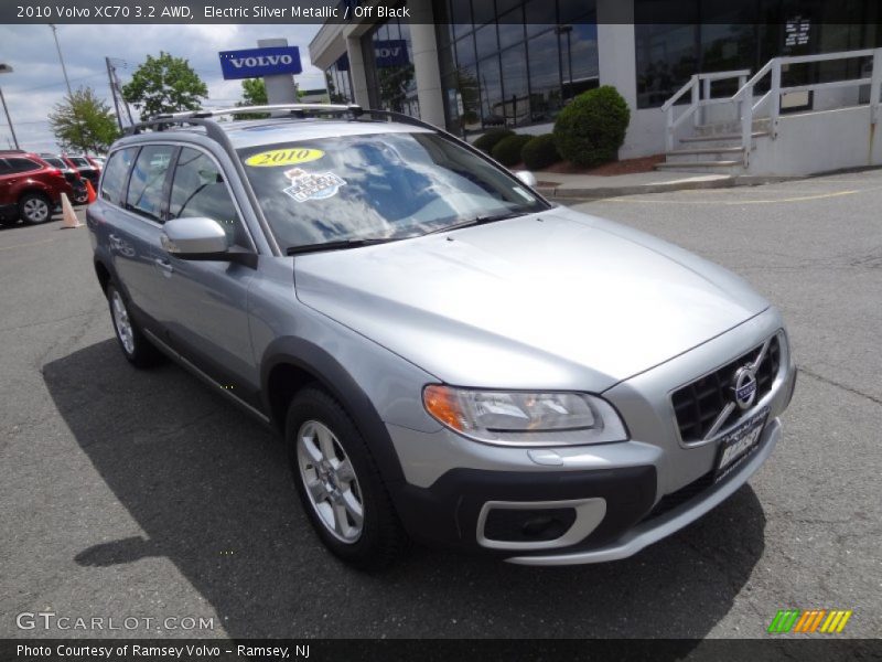 Electric Silver Metallic / Off Black 2010 Volvo XC70 3.2 AWD