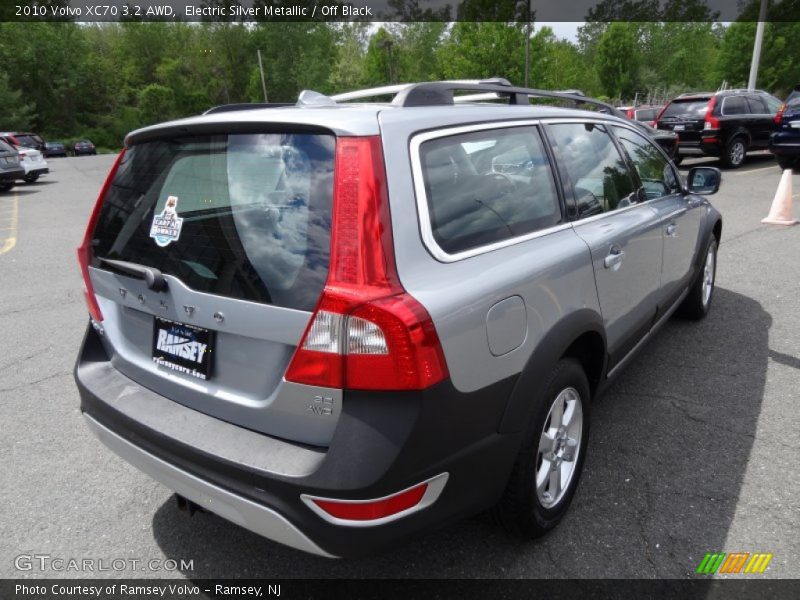 Electric Silver Metallic / Off Black 2010 Volvo XC70 3.2 AWD