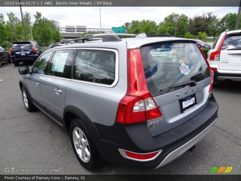 Electric Silver Metallic / Off Black 2010 Volvo XC70 3.2 AWD