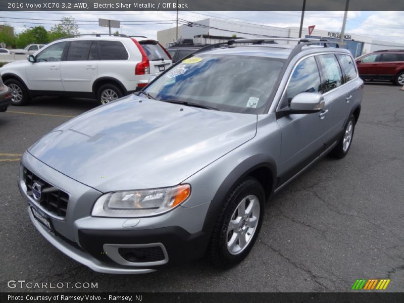 Electric Silver Metallic / Off Black 2010 Volvo XC70 3.2 AWD