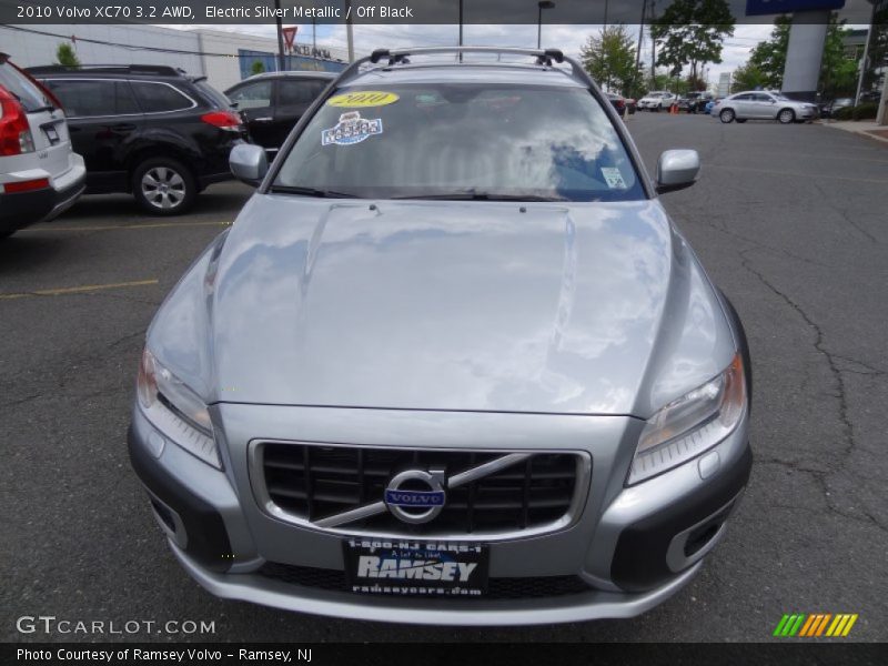 Electric Silver Metallic / Off Black 2010 Volvo XC70 3.2 AWD