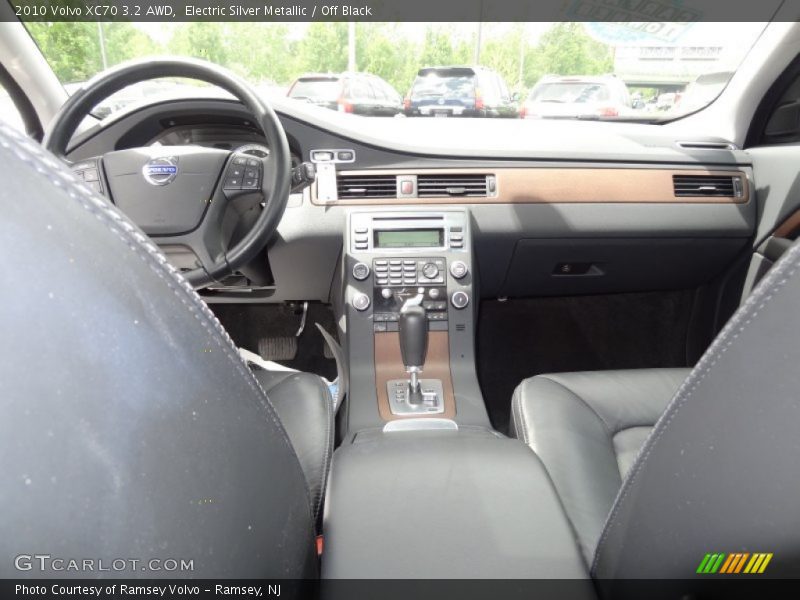Electric Silver Metallic / Off Black 2010 Volvo XC70 3.2 AWD
