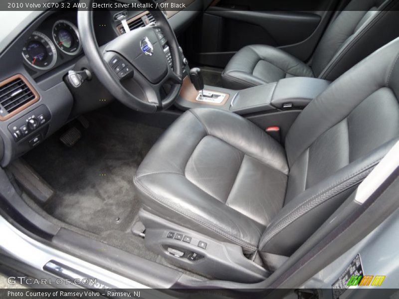 Electric Silver Metallic / Off Black 2010 Volvo XC70 3.2 AWD