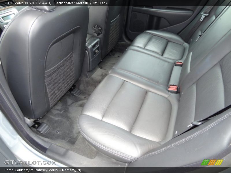Electric Silver Metallic / Off Black 2010 Volvo XC70 3.2 AWD