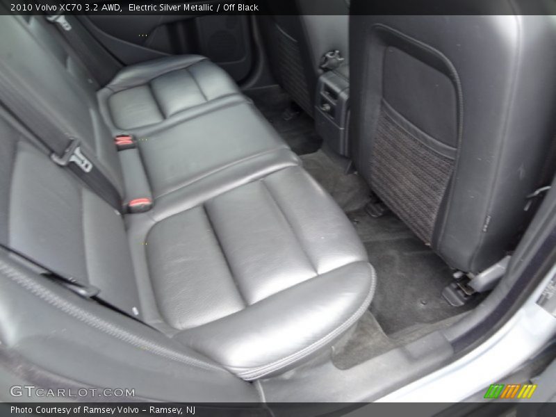 Electric Silver Metallic / Off Black 2010 Volvo XC70 3.2 AWD