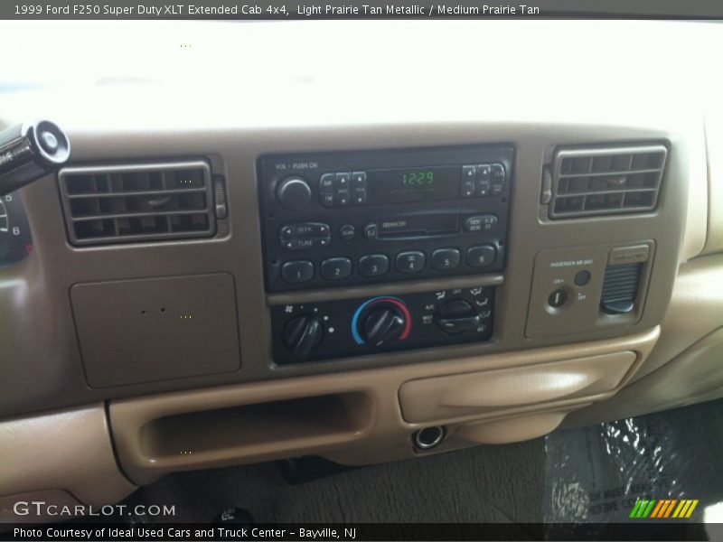 Controls of 1999 F250 Super Duty XLT Extended Cab 4x4