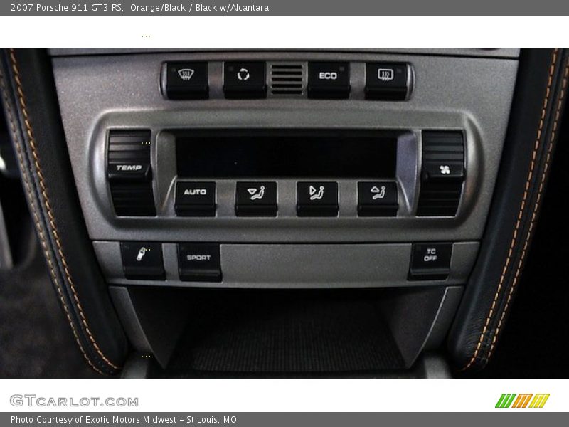 Controls of 2007 911 GT3 RS