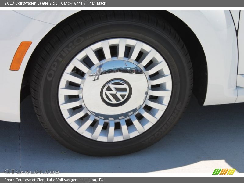 Candy White / Titan Black 2013 Volkswagen Beetle 2.5L