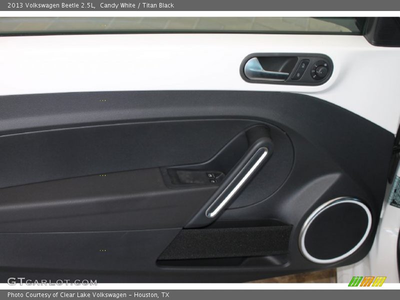 Candy White / Titan Black 2013 Volkswagen Beetle 2.5L