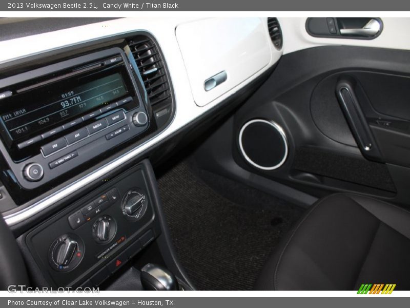Candy White / Titan Black 2013 Volkswagen Beetle 2.5L