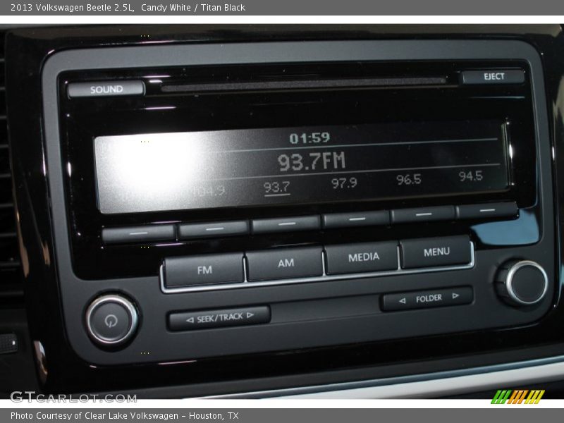 Candy White / Titan Black 2013 Volkswagen Beetle 2.5L