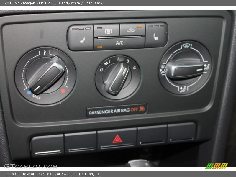 Candy White / Titan Black 2013 Volkswagen Beetle 2.5L