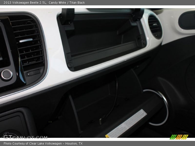Candy White / Titan Black 2013 Volkswagen Beetle 2.5L
