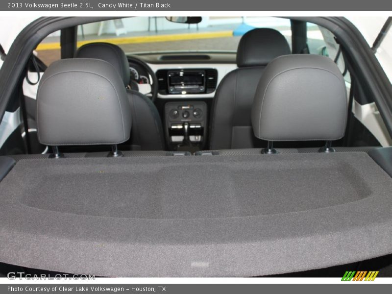 Candy White / Titan Black 2013 Volkswagen Beetle 2.5L