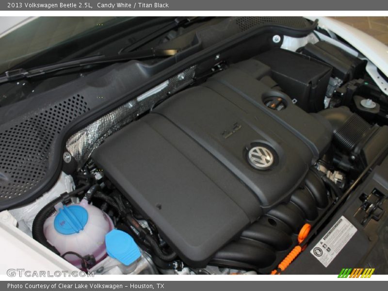 Candy White / Titan Black 2013 Volkswagen Beetle 2.5L