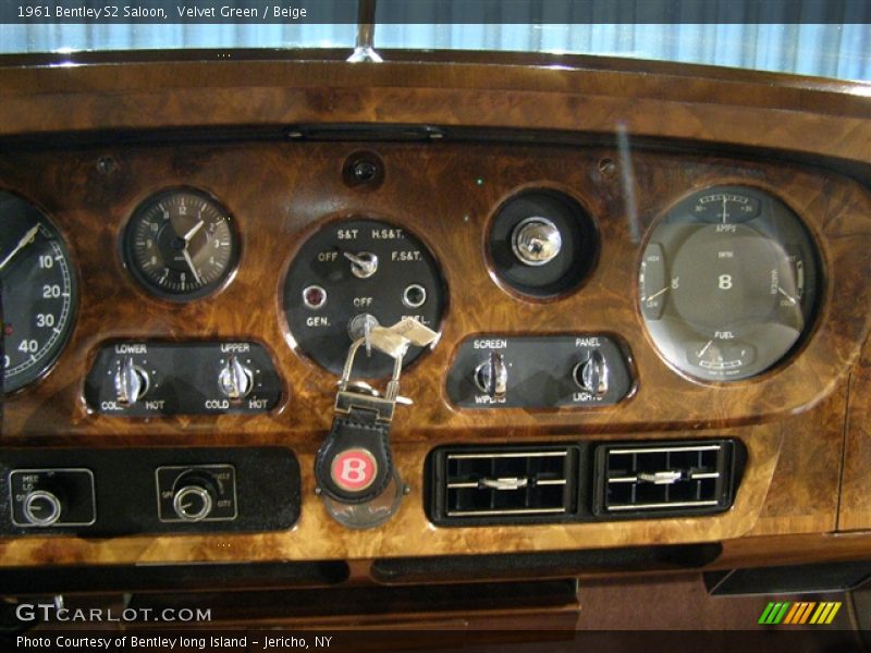 Velvet Green / Beige 1961 Bentley S2 Saloon