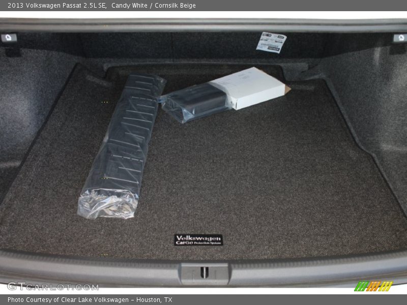 Candy White / Cornsilk Beige 2013 Volkswagen Passat 2.5L SE