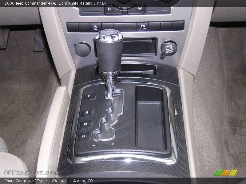 Light Khaki Metallic / Khaki 2006 Jeep Commander 4x4
