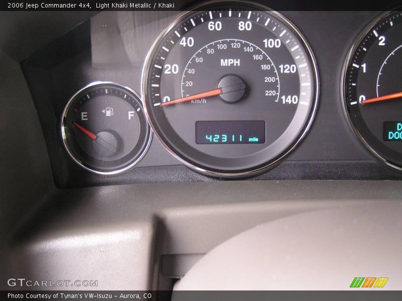 Light Khaki Metallic / Khaki 2006 Jeep Commander 4x4