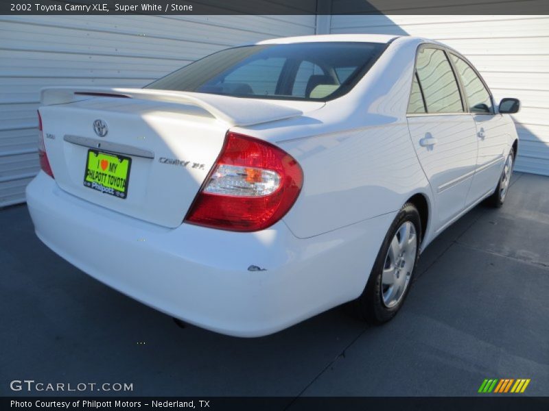 Super White / Stone 2002 Toyota Camry XLE