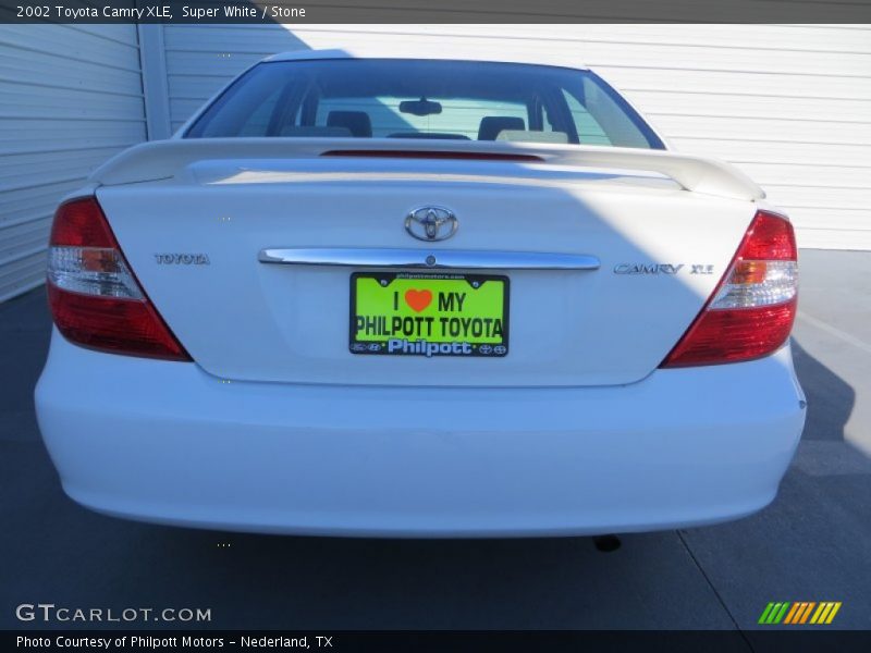 Super White / Stone 2002 Toyota Camry XLE