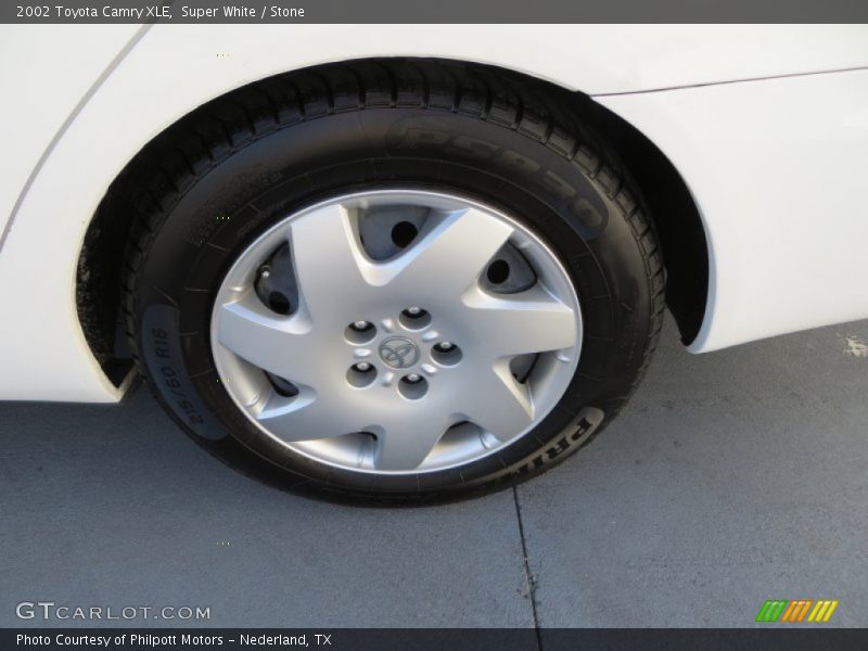 Super White / Stone 2002 Toyota Camry XLE