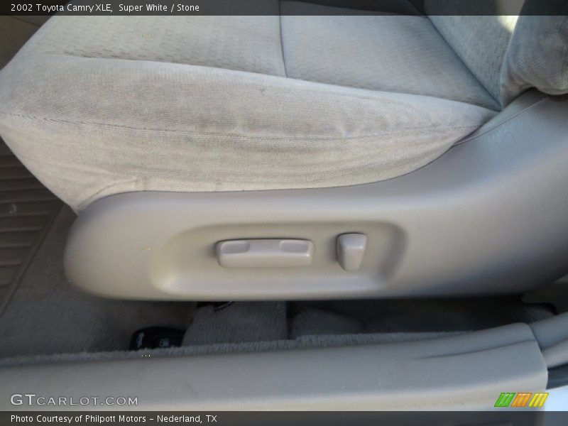 Super White / Stone 2002 Toyota Camry XLE