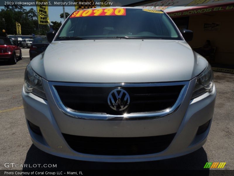 Mercury Sliver Metallic / Aero Grey 2009 Volkswagen Routan S
