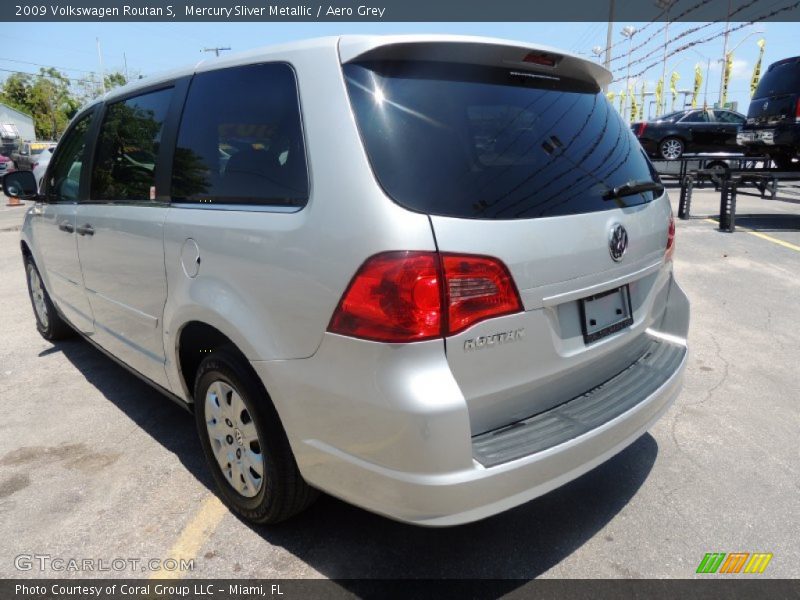 Mercury Sliver Metallic / Aero Grey 2009 Volkswagen Routan S