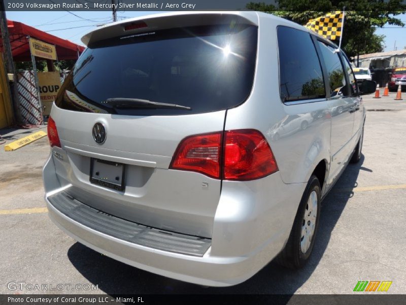 Mercury Sliver Metallic / Aero Grey 2009 Volkswagen Routan S