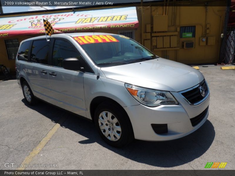 Mercury Sliver Metallic / Aero Grey 2009 Volkswagen Routan S