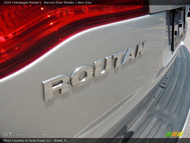 Mercury Sliver Metallic / Aero Grey 2009 Volkswagen Routan S