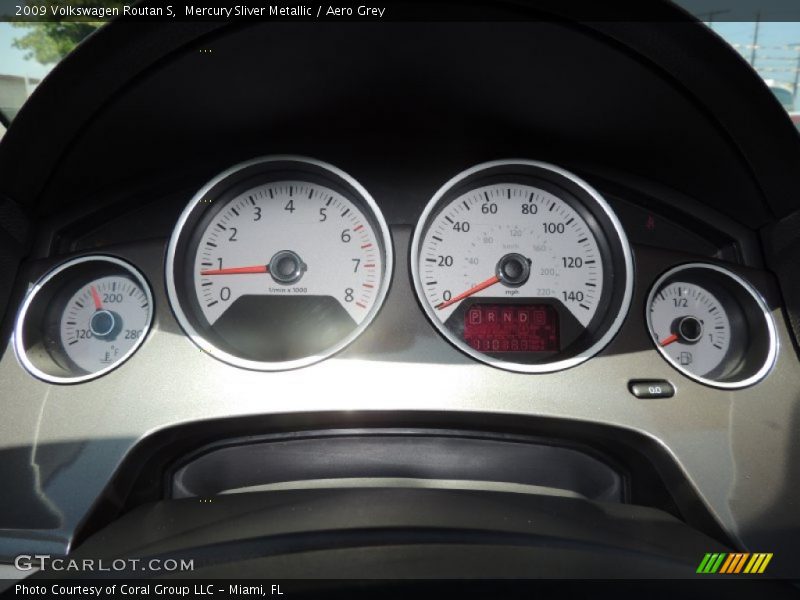 Mercury Sliver Metallic / Aero Grey 2009 Volkswagen Routan S