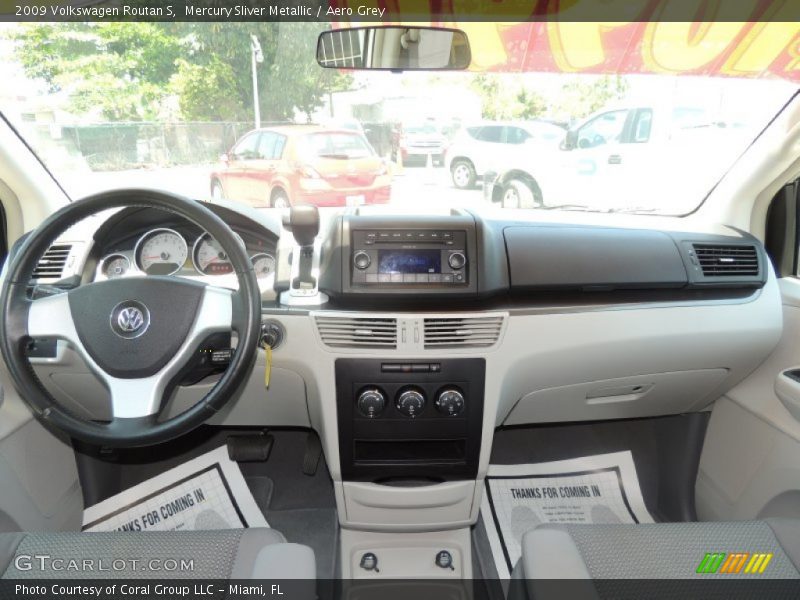 Mercury Sliver Metallic / Aero Grey 2009 Volkswagen Routan S