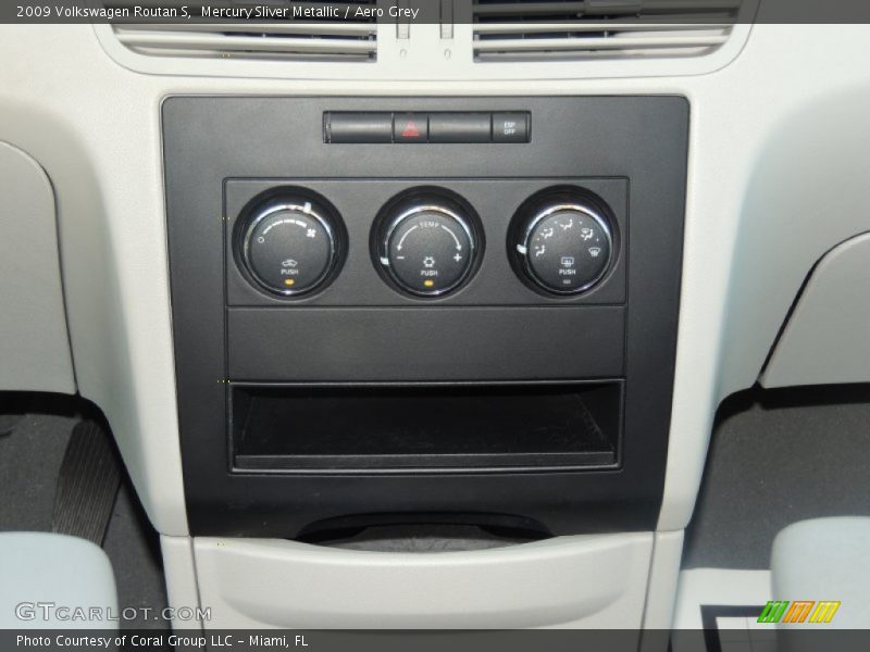 Mercury Sliver Metallic / Aero Grey 2009 Volkswagen Routan S