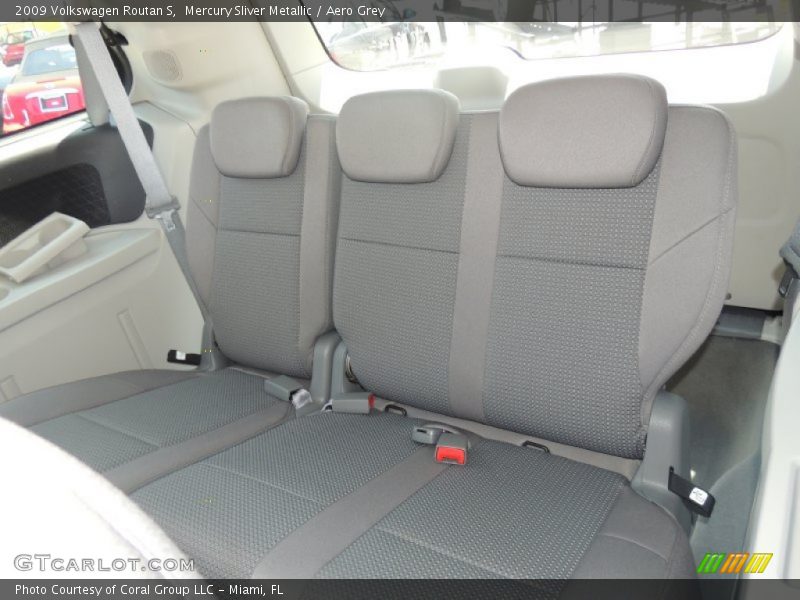 Mercury Sliver Metallic / Aero Grey 2009 Volkswagen Routan S