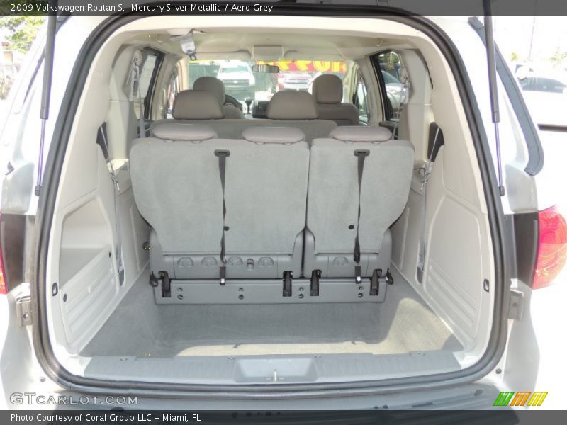 Mercury Sliver Metallic / Aero Grey 2009 Volkswagen Routan S