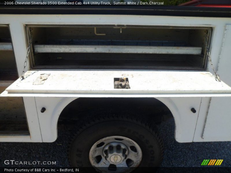 Summit White / Dark Charcoal 2006 Chevrolet Silverado 3500 Extended Cab 4x4 Utility Truck