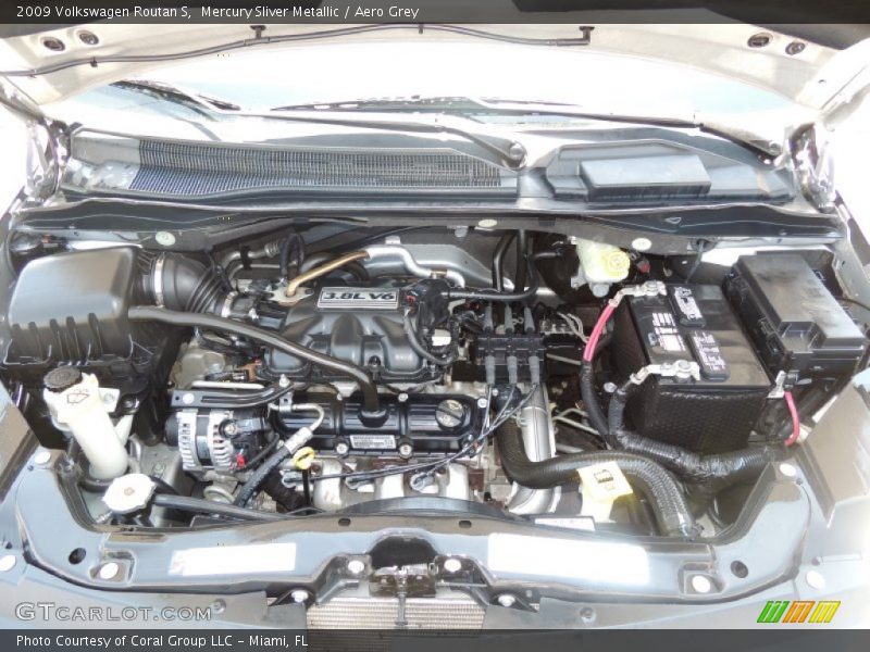 Mercury Sliver Metallic / Aero Grey 2009 Volkswagen Routan S