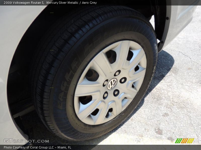 Mercury Sliver Metallic / Aero Grey 2009 Volkswagen Routan S