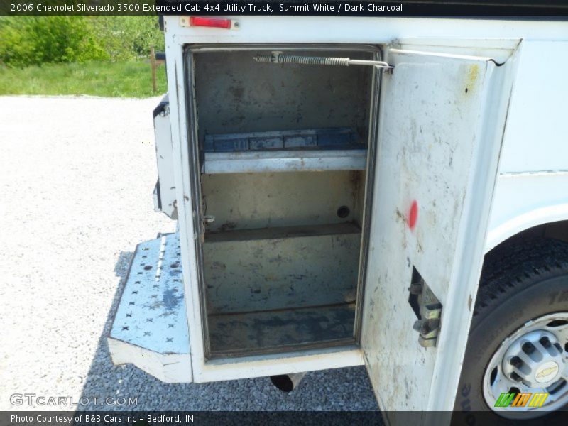 Summit White / Dark Charcoal 2006 Chevrolet Silverado 3500 Extended Cab 4x4 Utility Truck