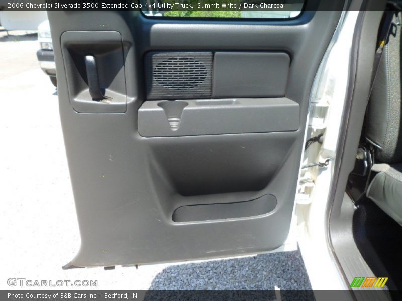 Summit White / Dark Charcoal 2006 Chevrolet Silverado 3500 Extended Cab 4x4 Utility Truck