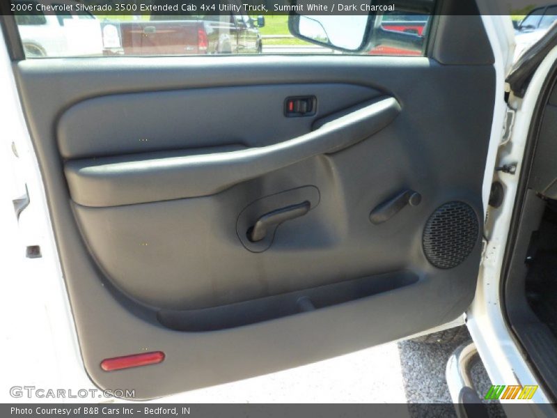 Summit White / Dark Charcoal 2006 Chevrolet Silverado 3500 Extended Cab 4x4 Utility Truck