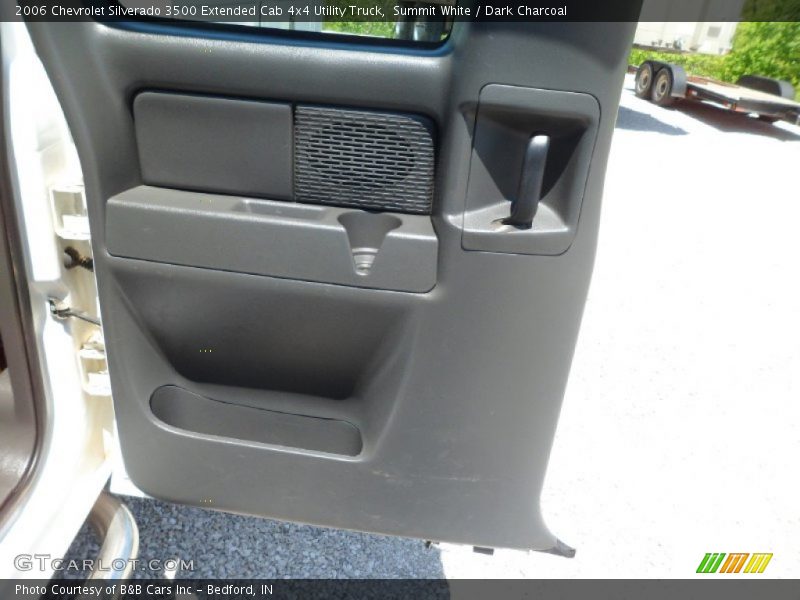 Summit White / Dark Charcoal 2006 Chevrolet Silverado 3500 Extended Cab 4x4 Utility Truck